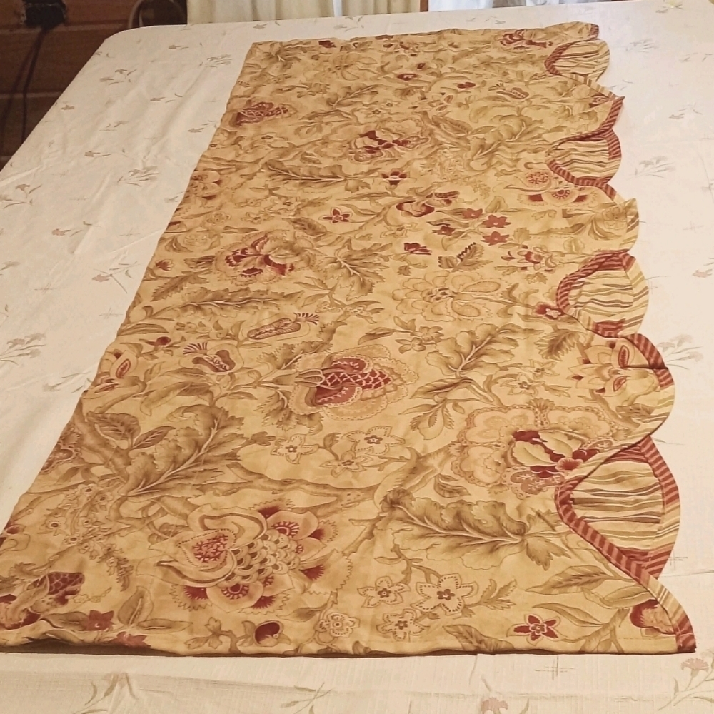 WAVERLY Jacobean VALANCE FLORAL & STRIPED SCALLOPED HEM 52x19" WHITE